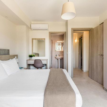 V Luxury Apartments Posidi Екстериор снимка