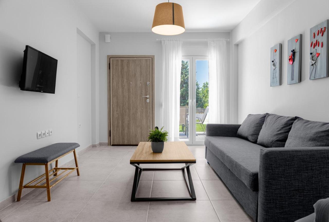 V Luxury Apartments Posidi Екстериор снимка