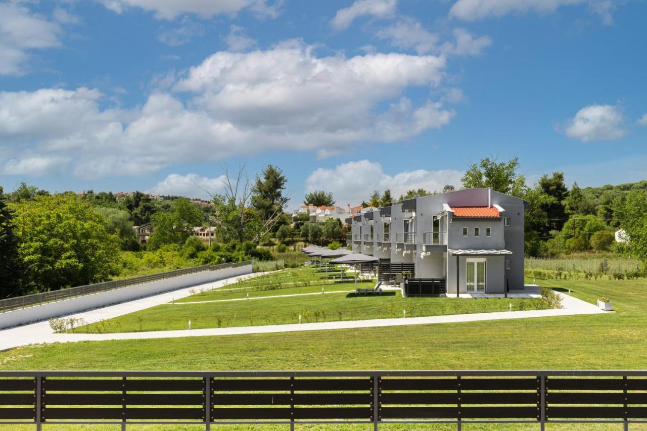 V Luxury Apartments Posidi Екстериор снимка