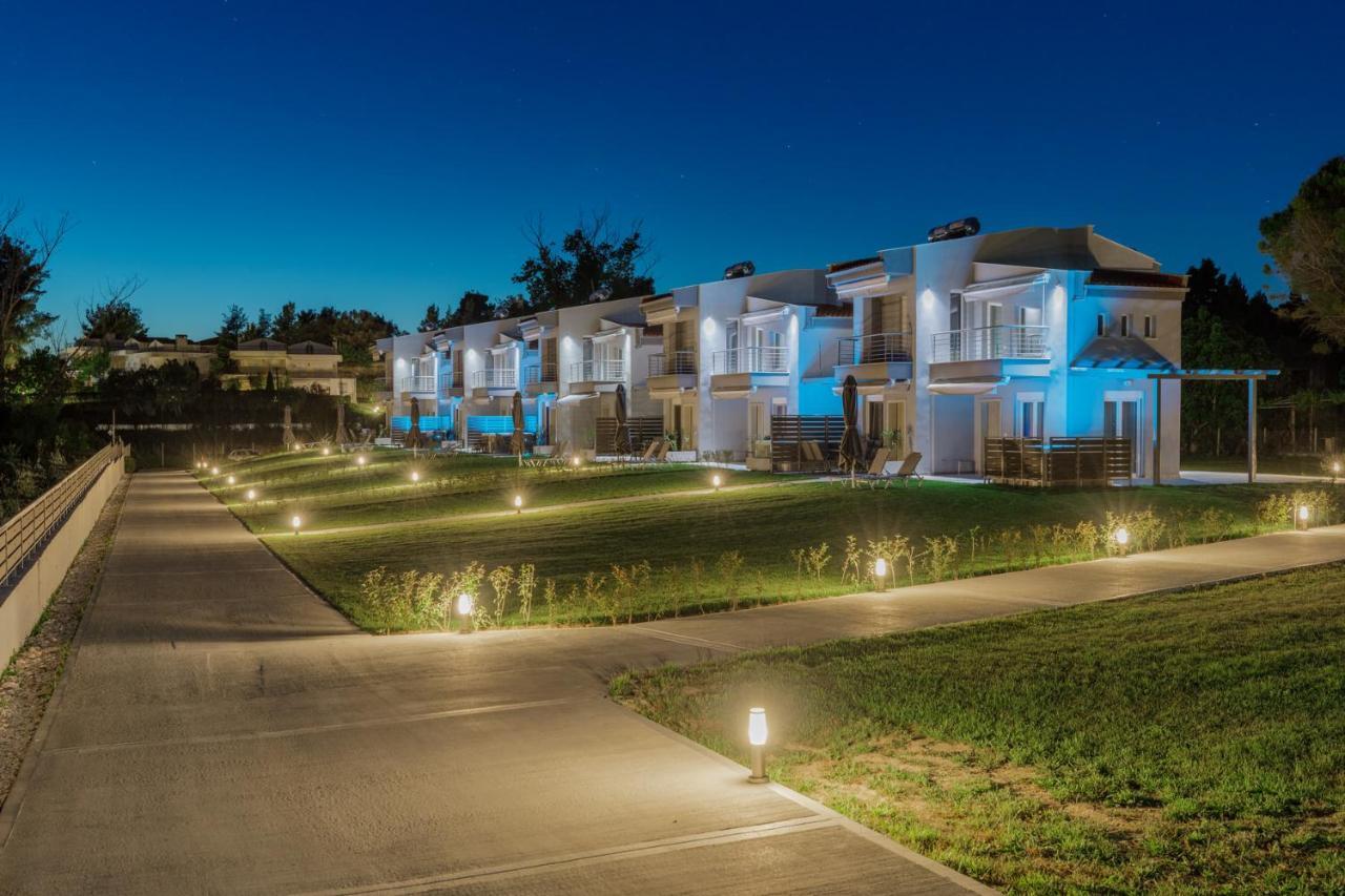 V Luxury Apartments Posidi Екстериор снимка