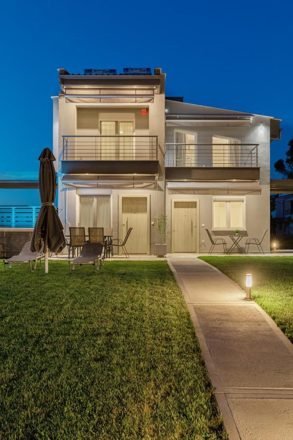 V Luxury Apartments Posidi Екстериор снимка