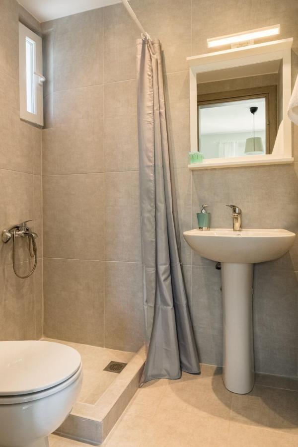 V Luxury Apartments Posidi Екстериор снимка