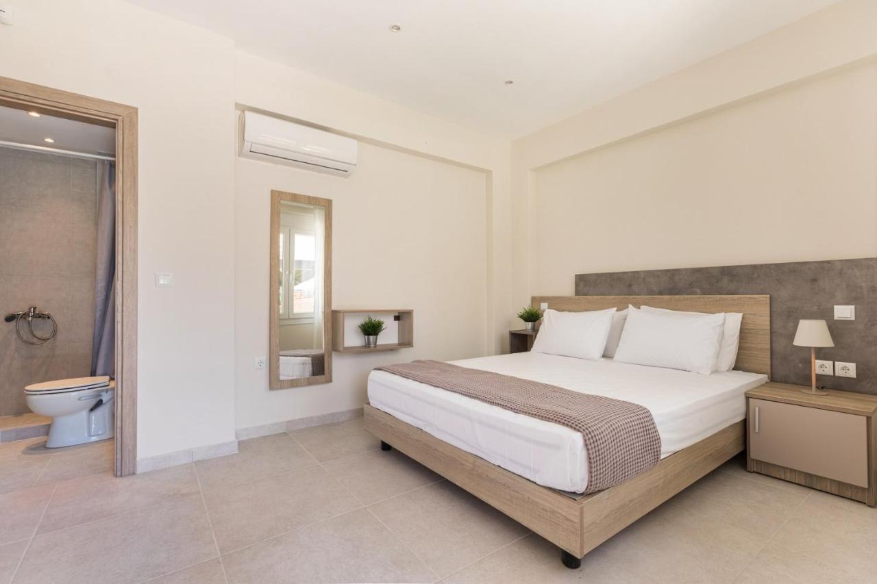 V Luxury Apartments Posidi Екстериор снимка