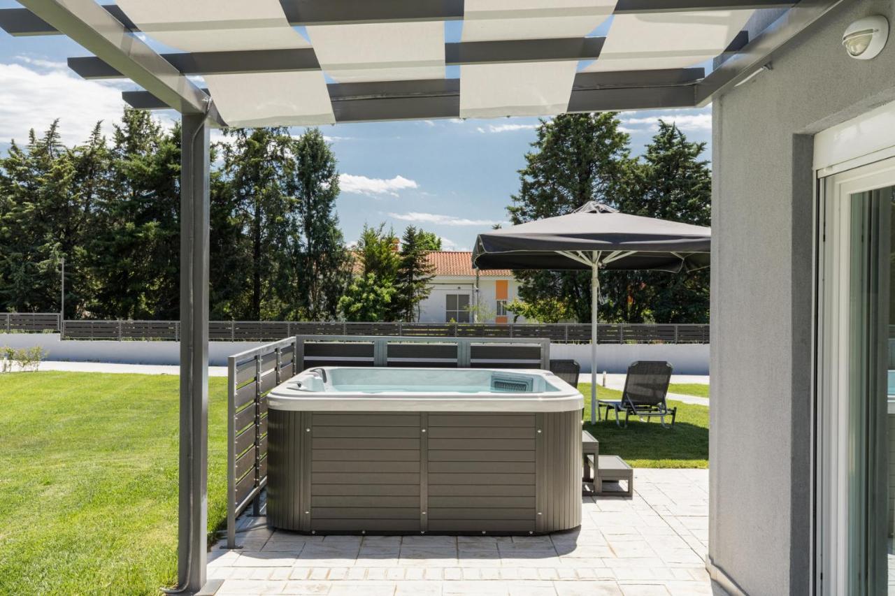 V Luxury Apartments Posidi Екстериор снимка