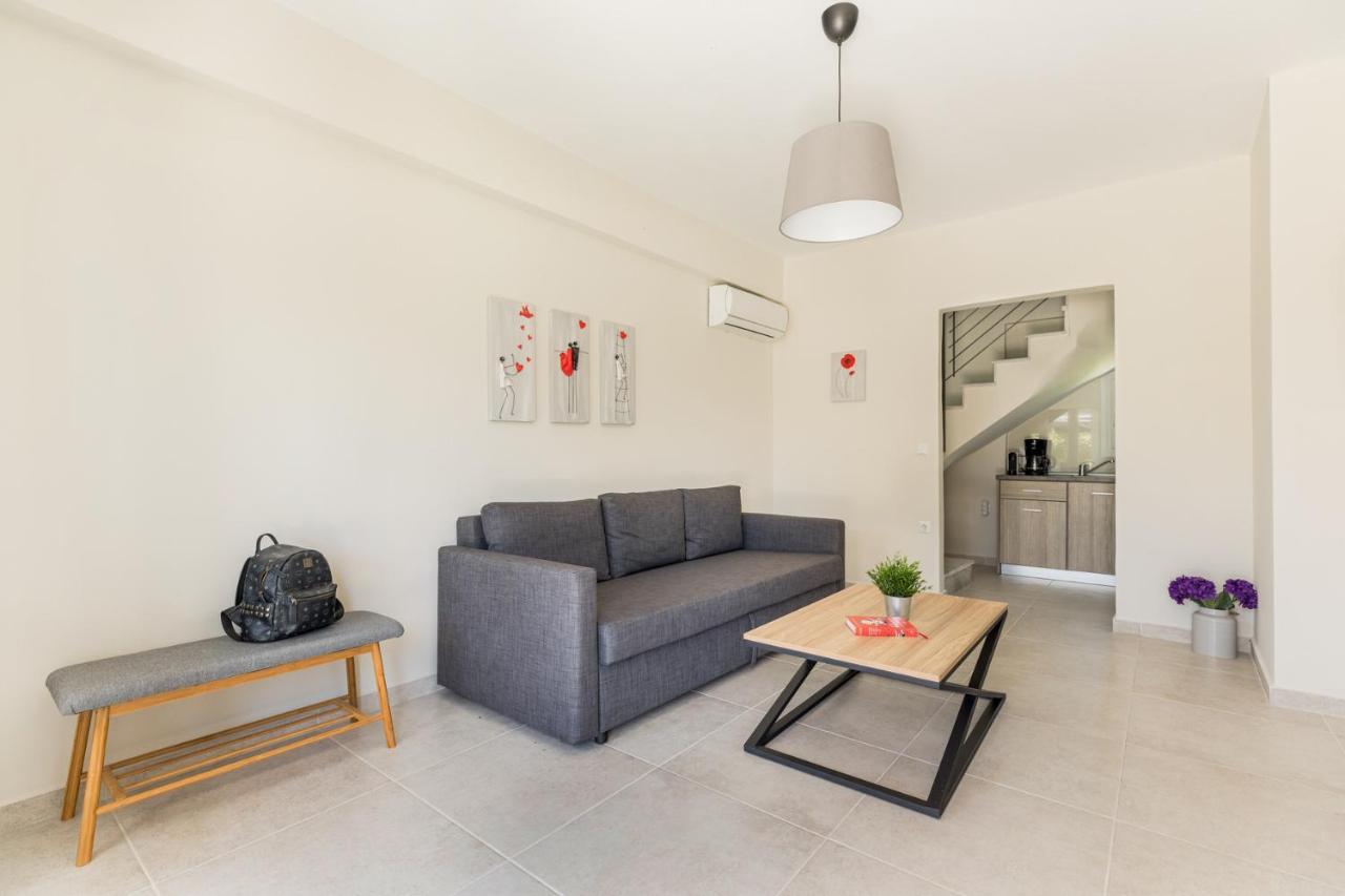 V Luxury Apartments Posidi Екстериор снимка