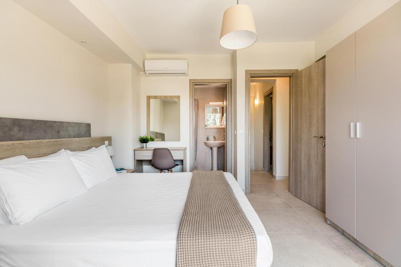V Luxury Apartments Posidi Екстериор снимка