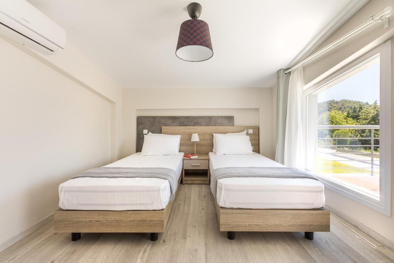 V Luxury Apartments Posidi Екстериор снимка