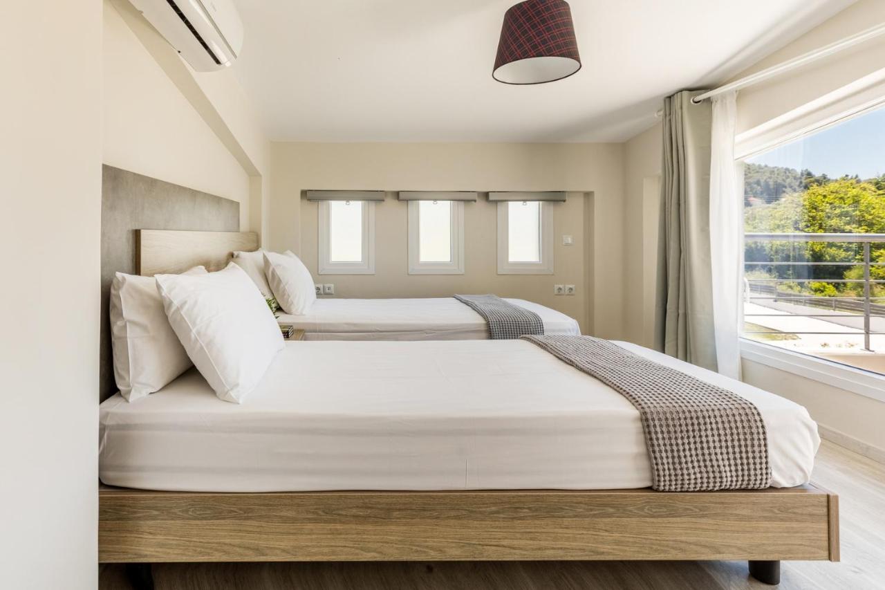 V Luxury Apartments Posidi Екстериор снимка