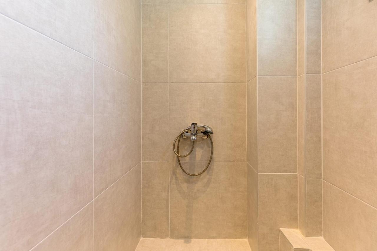 V Luxury Apartments Posidi Екстериор снимка