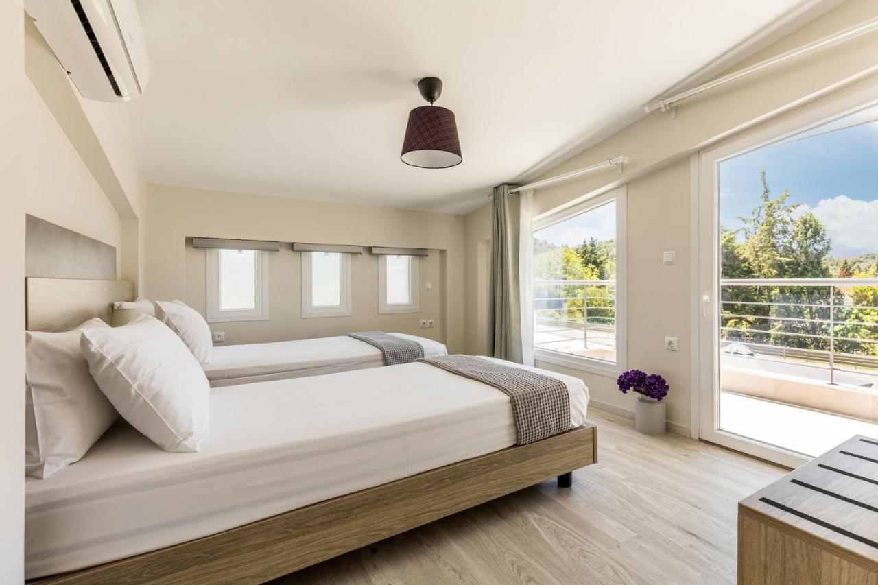 V Luxury Apartments Posidi Екстериор снимка