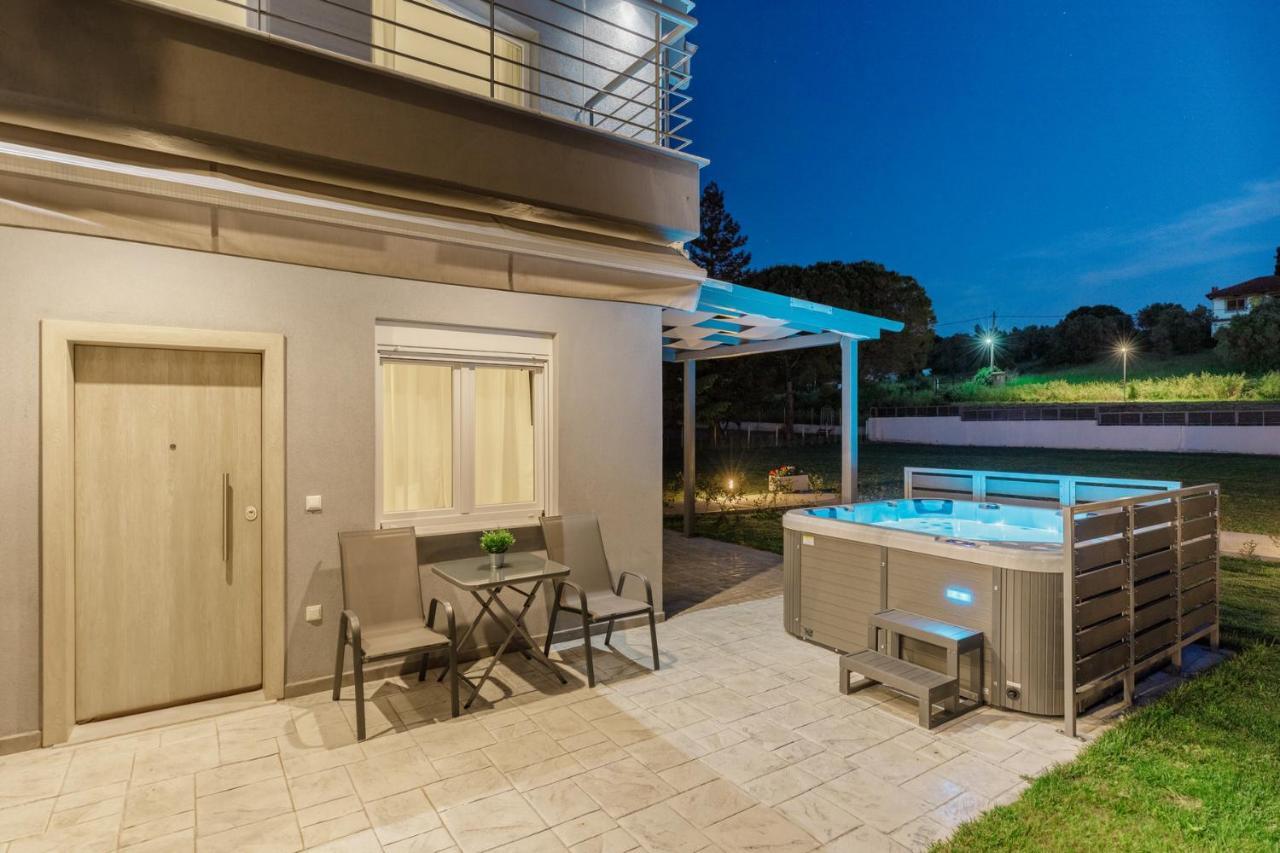 V Luxury Apartments Posidi Екстериор снимка