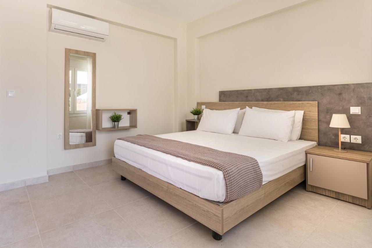 V Luxury Apartments Posidi Екстериор снимка