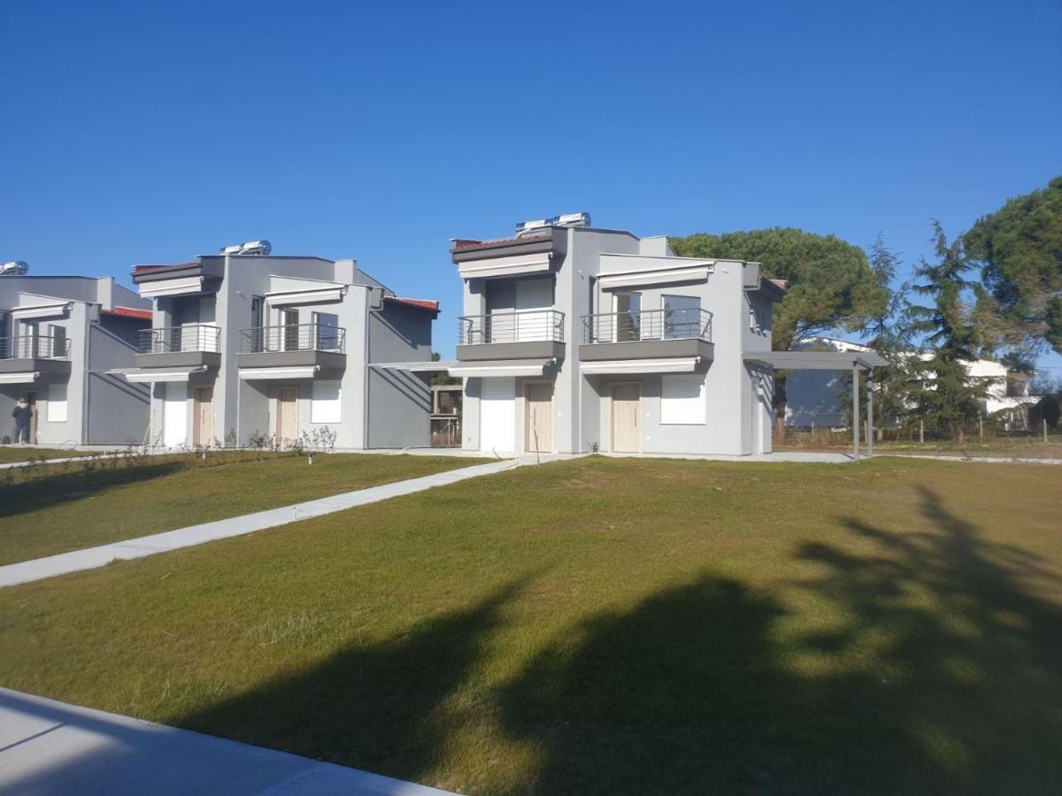V Luxury Apartments Posidi Екстериор снимка